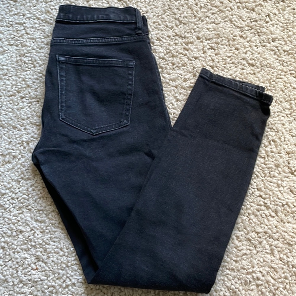 Everlane black ankle skinny jeans. 25